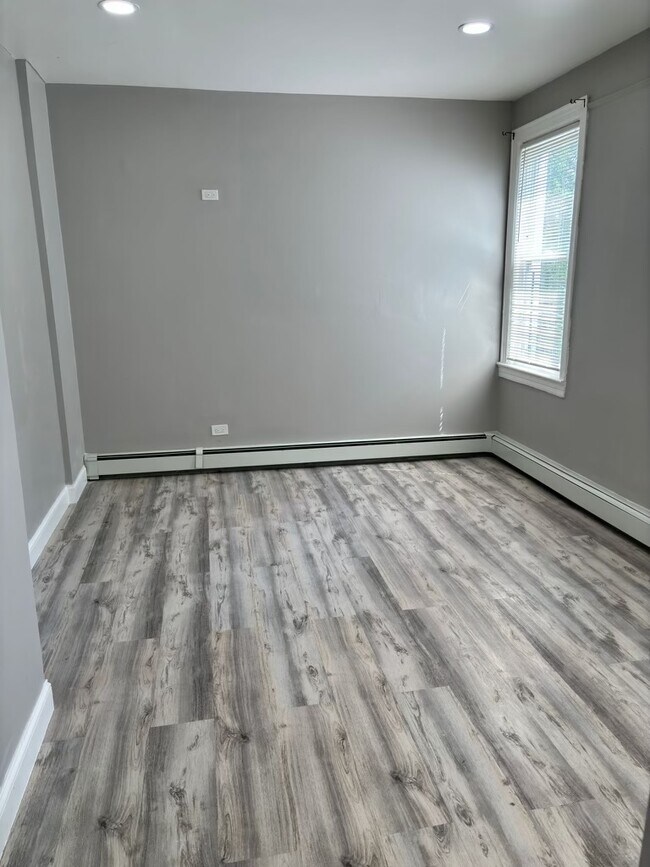 Building Photo - 131 Alexander Ave