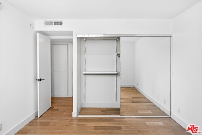 Building Photo - 10535 Wilshire Blvd