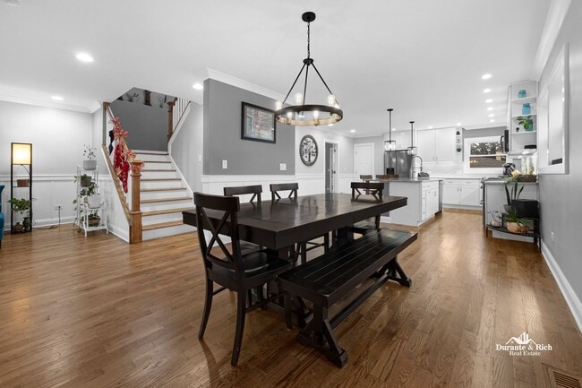 Building Photo - Stunning 4 Bedroom, 3.5 Bath Executive Rental
