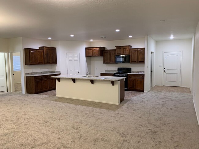 Building Photo - NEWER 4 BEDROOM HOME IN PARK WEST!