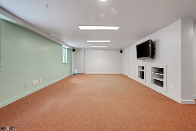 Building Photo - 9 Red Rd