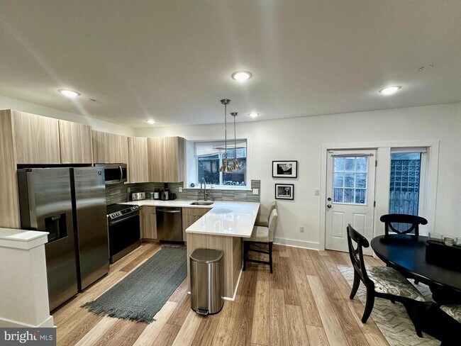 Building Photo - 2008 S College Ave