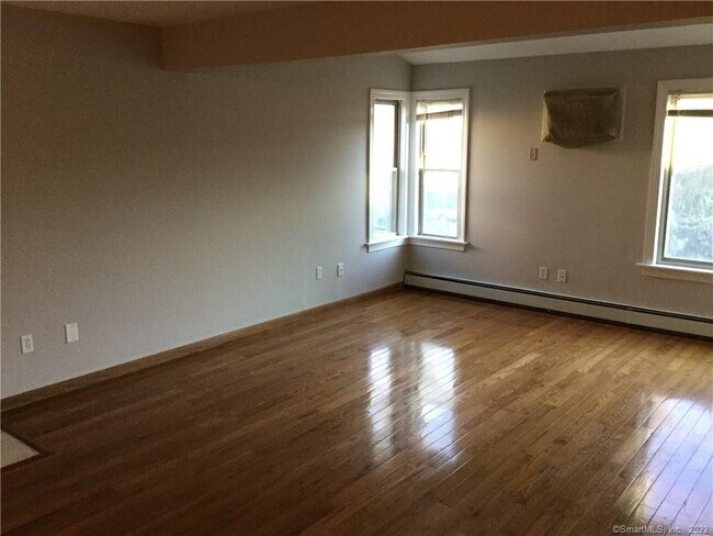 Building Photo - 157 Woodland Dr