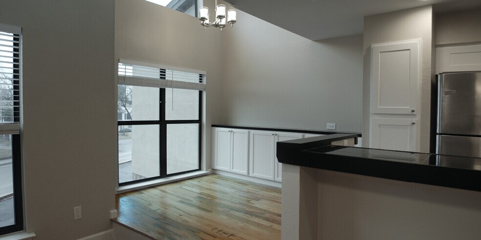 Building Photo - 6723 Eastridge Dr