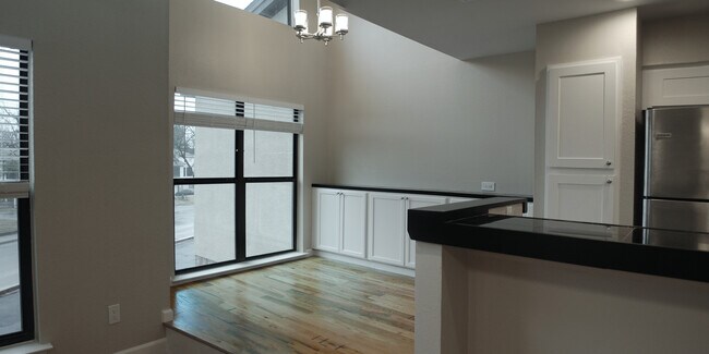 Building Photo - 6723 Eastridge Dr