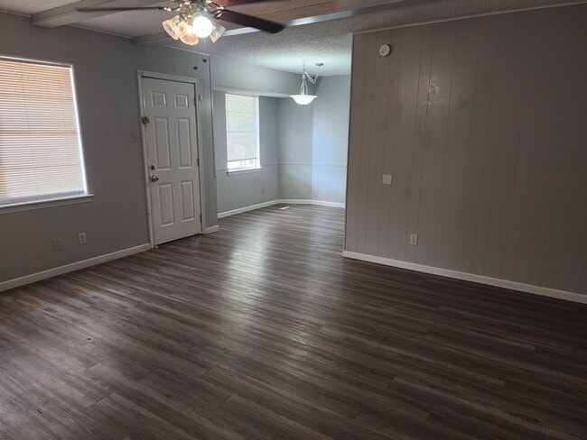 Building Photo - 1807 Janis Dr