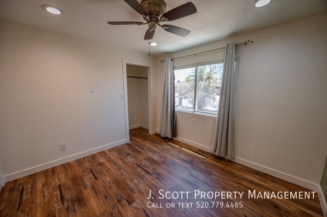 Building Photo - 3508 E Gelding Dr
