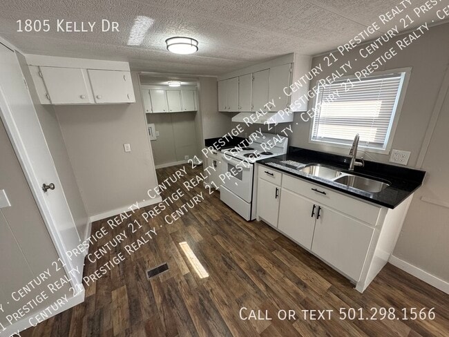 Building Photo - 1805 Kelly Dr