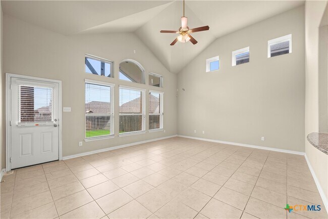 Building Photo - 625 Palmilla St