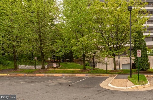 Building Photo - 8067 Nicosh Cir Ln
