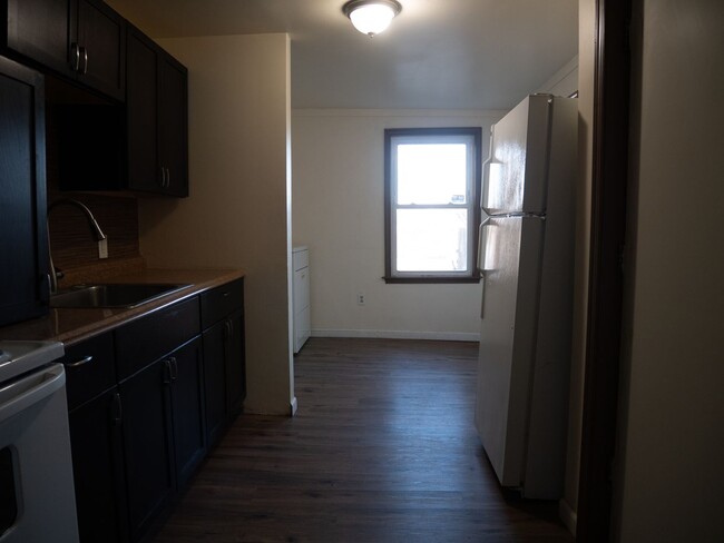 Building Photo - Bright 2-Bedroom Easton Apartment with Out...