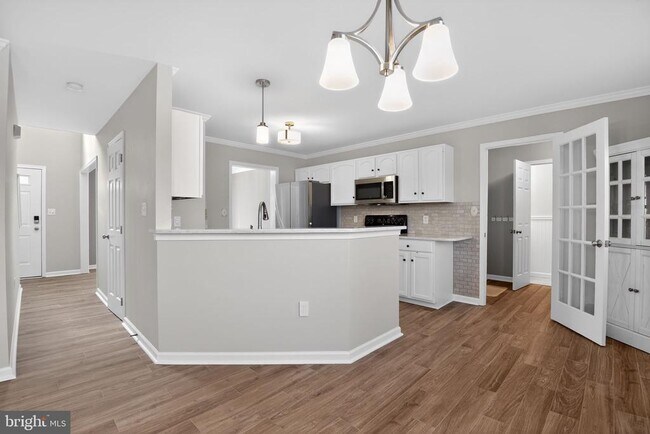 Building Photo - 10 Nelson Rd