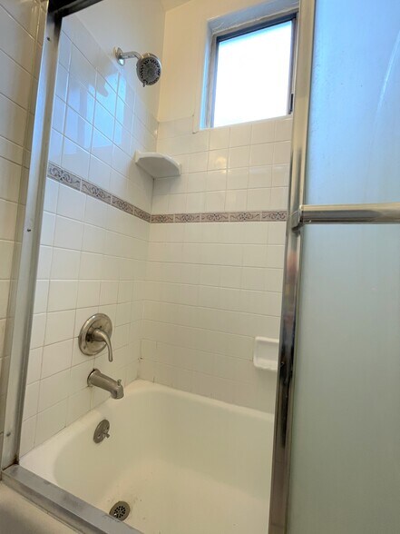 Tub and Shower - 628 S Pacific Coast Hwy