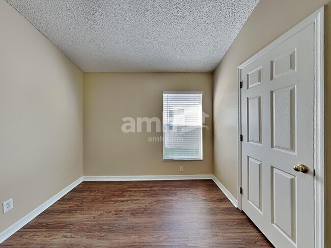 Building Photo - 875 Sedgewood Cir