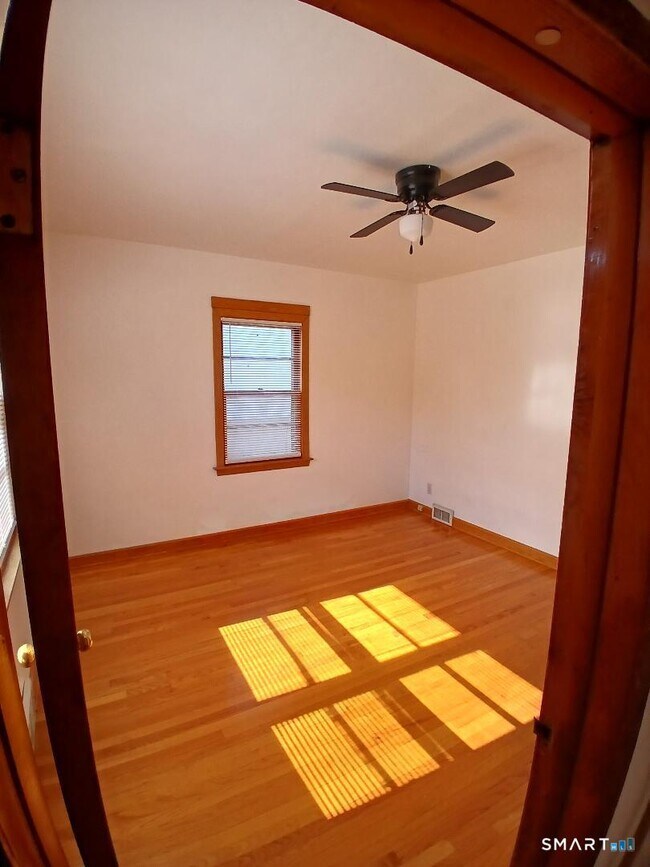 Building Photo - 16 Church St