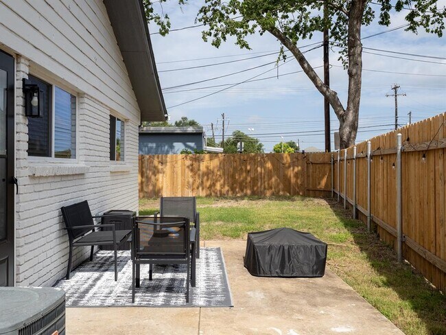 Building Photo - 8314 Bowling Green Dr