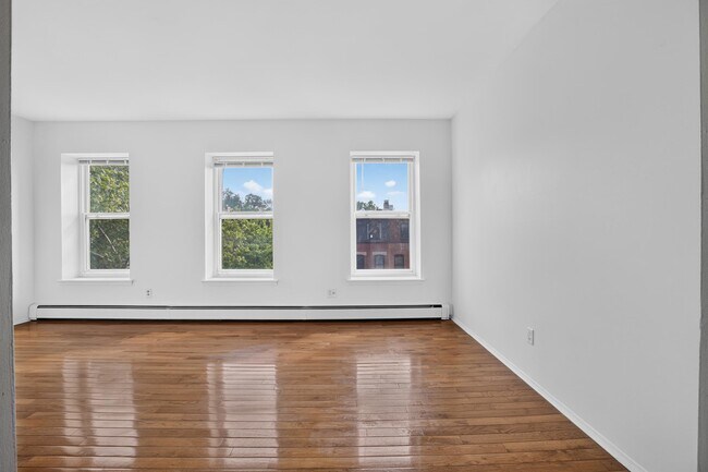 Building Photo - 540 Bramhall Ave