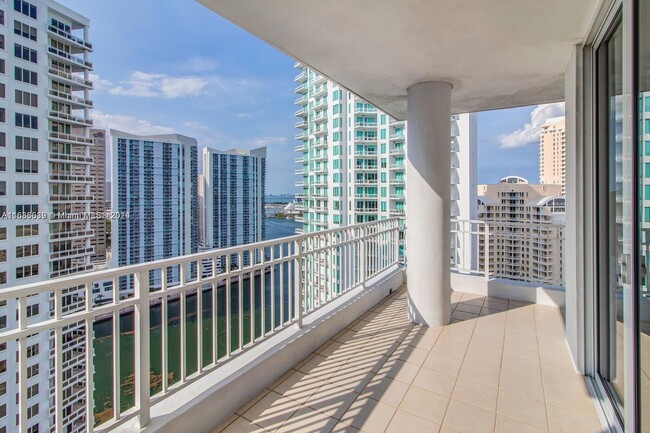 Building Photo - 801 Brickell Key Blvd