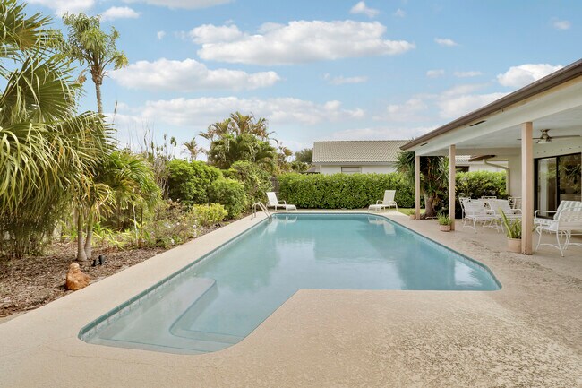 Building Photo - 85 Hickory Hill Rd