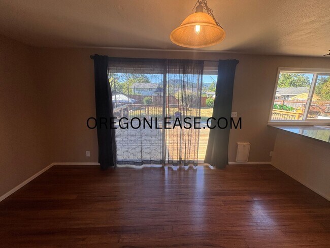 Building Photo - Spacious 4-Bedroom Home in North Springfield