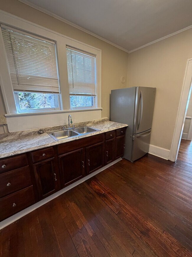 Building Photo - Ferdinand/829