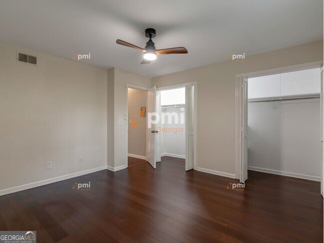 Building Photo - 3083 Colonial Way