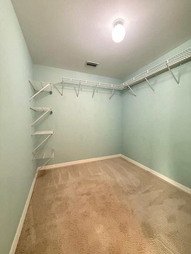 Building Photo - Stunning Sandpiper Bay 2 bed/2 bath end unit condo