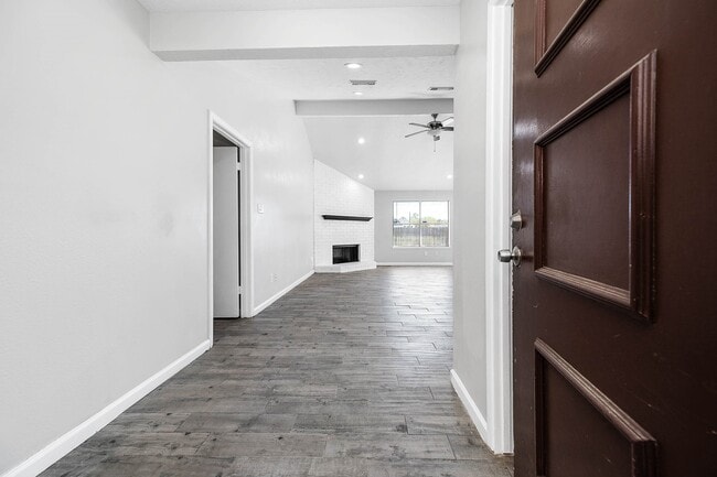 Building Photo - 14315 Swanfield Dr