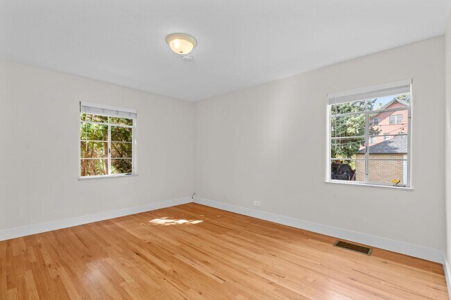 Building Photo - Stunning 4 Bed 2 Bath Home across the Stre...