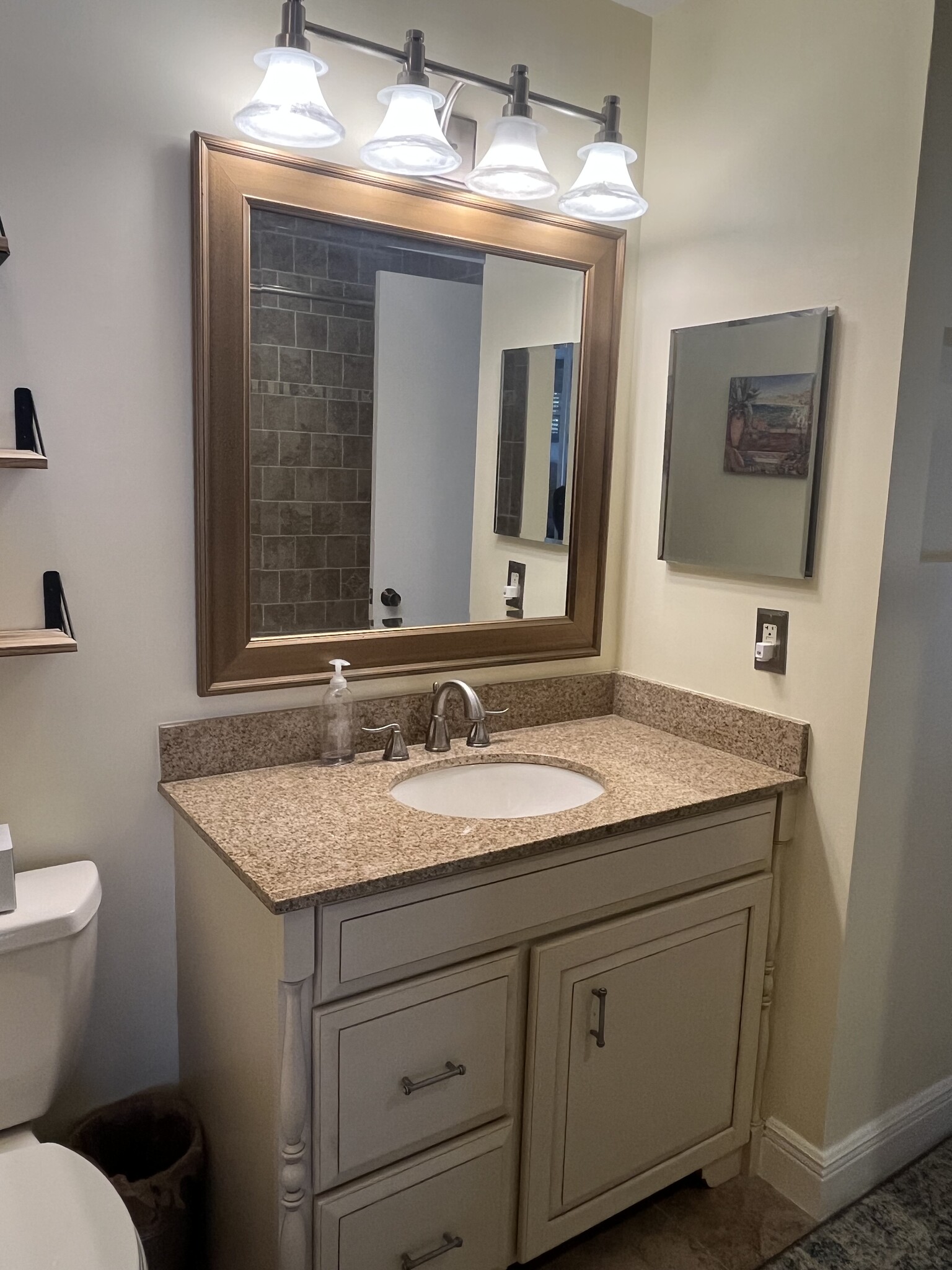 Building Photo - 840 Meadowland Dr