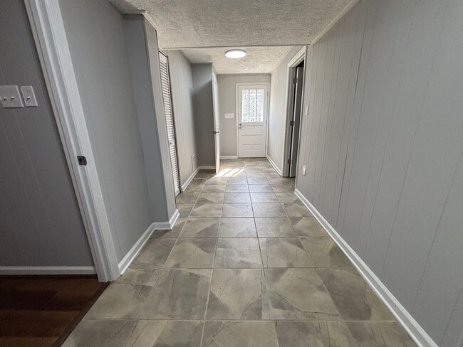 Building Photo - 449 Missimer Ln