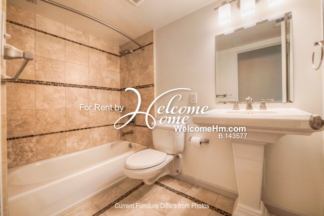 Building Photo - Furnished Park Tower Condo with views of t...