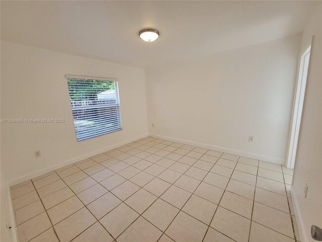 Building Photo - $3,100MONTHLY;35 SW 7TH ST #2 HALLENDALE B...