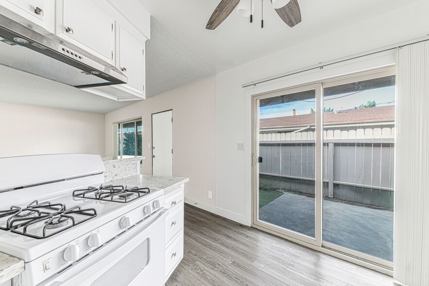 Building Photo - 147 S Magnolia Ave