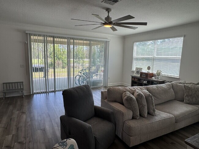 Building Photo - For Rent - Spring Move in Special ... 2nd Month's Rent FREE! (if sign a lease before the end of M...