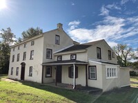 Building Photo - First Floor One Bedroom Apartment in Plymo...