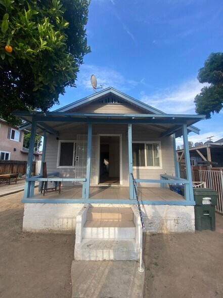Building Photo - 7044 Pierce Ave