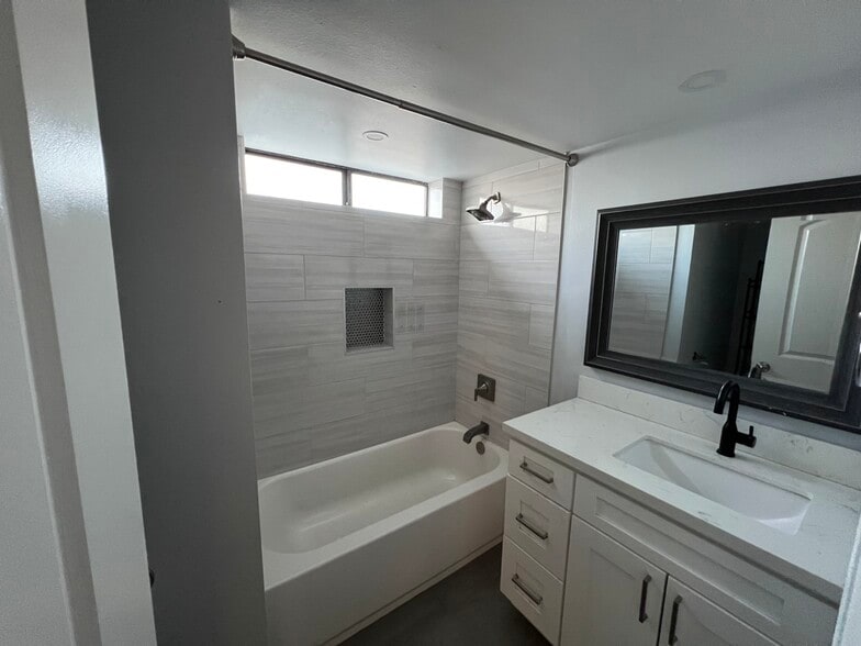 Building Photo - 7515 Winnetka Ave