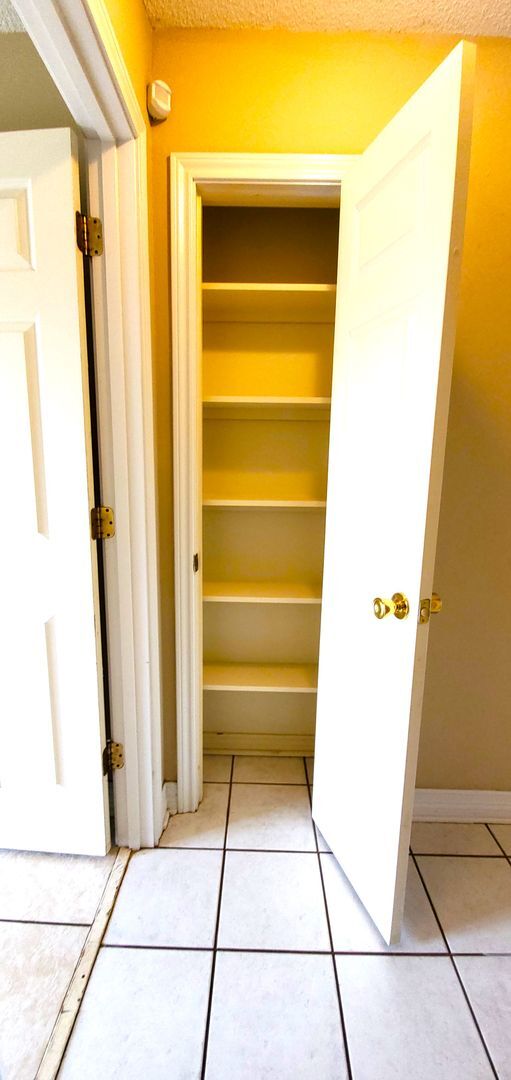 Building Photo - SUPER SPACIOUS 2 Bedroom, 2 Bathroom duple...