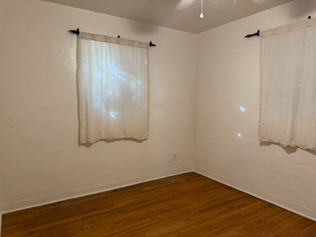 Building Photo - 1039 Princeton Dr NE