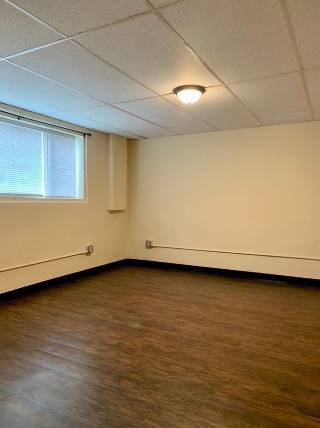 Building Photo - 402 W Tombigbee St