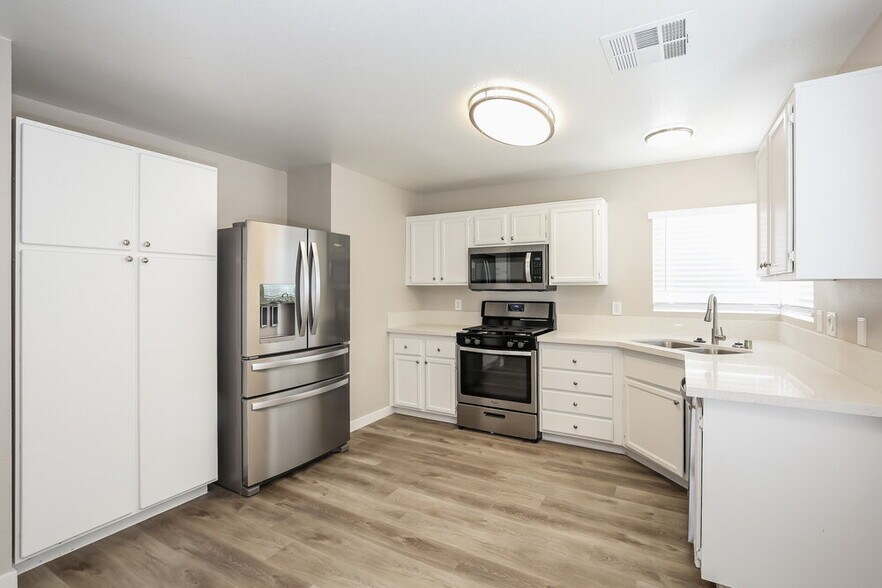 Building Photo - 3227 W Verde Way