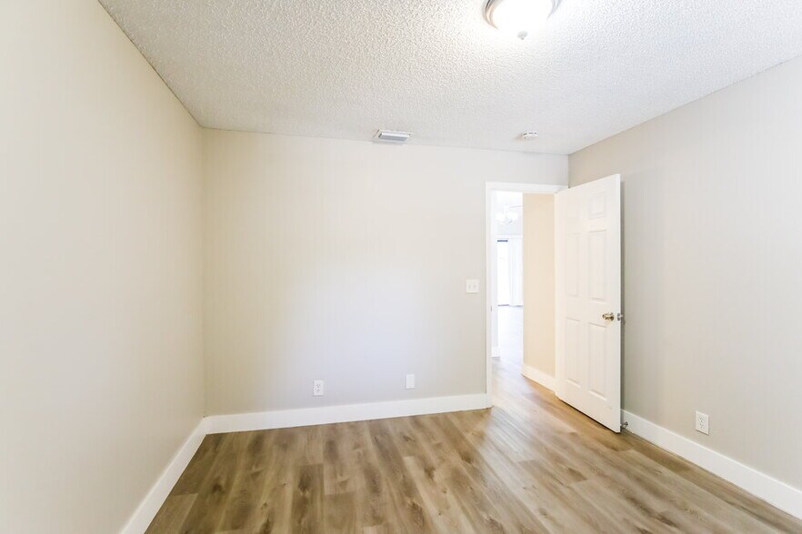 Building Photo - 2531 NW 56th Ave