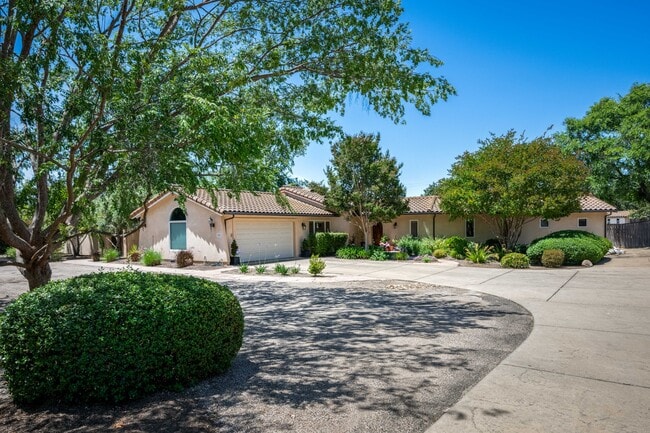 Building Photo - 1221 N Refugio Rd