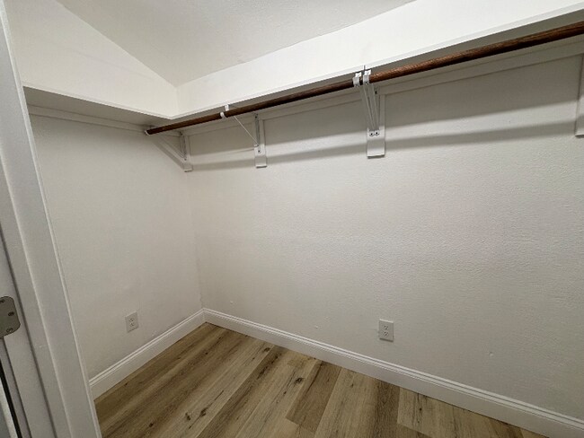 Building Photo - 1709 Nelva St