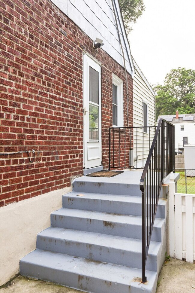 Building Photo - 4203 73rd Ave