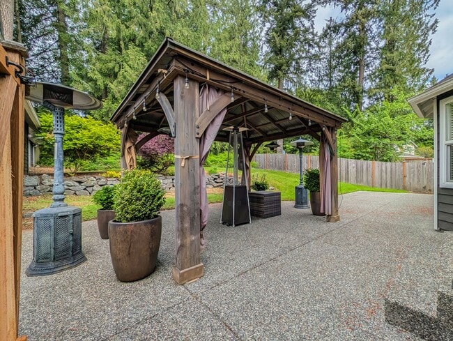 Building Photo - Modern and Elegant 3 Bed 2.5 Bath Home Featuring Luxury Finishes & 3-Car Garage!