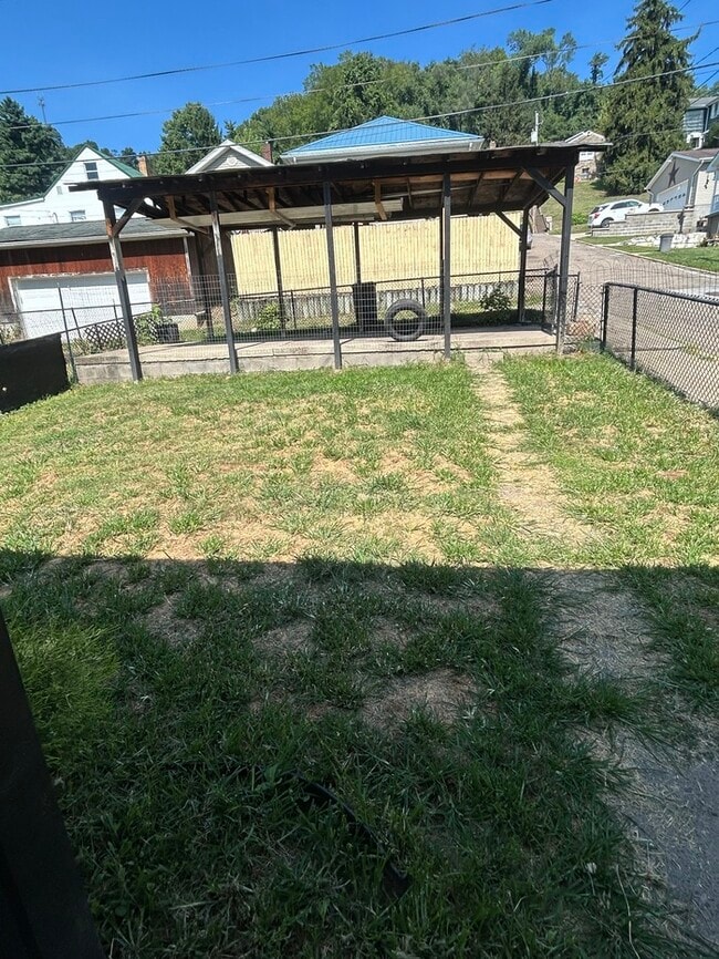 Building Photo - 3 Bedroom, 2 Bathroom House in Martins Ferry