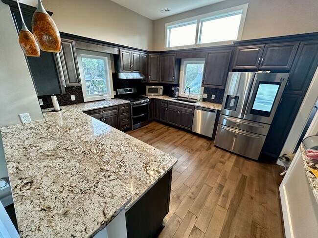 Building Photo - Large 3 Bedroom With Water Views