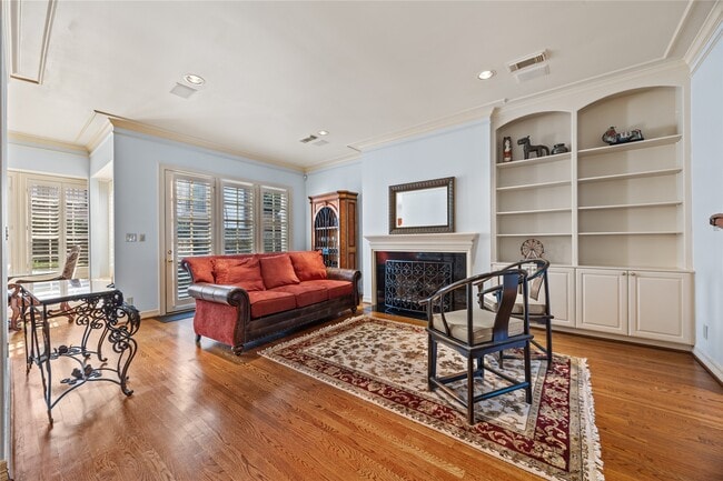 Building Photo - 42 Milan Estates